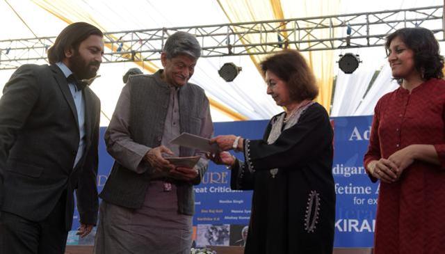 (Second from left) Kiran Nagarkar, novelist, playwright, critic and screenwriter, being given a lifetime achievement award at the Chandigarh Literature Festival by writer Nayanntara Sahgal. (Sanjeev Sharma/HT Photo) (Second from left) Kiran Nagarkar, novelist, playwright, critic and screenwriter, being given a lifetime achievement award at the Chandigarh Literature Festival by writer Nayanntara Sahgal. (Sanjeev Sharma/HT Photo)
