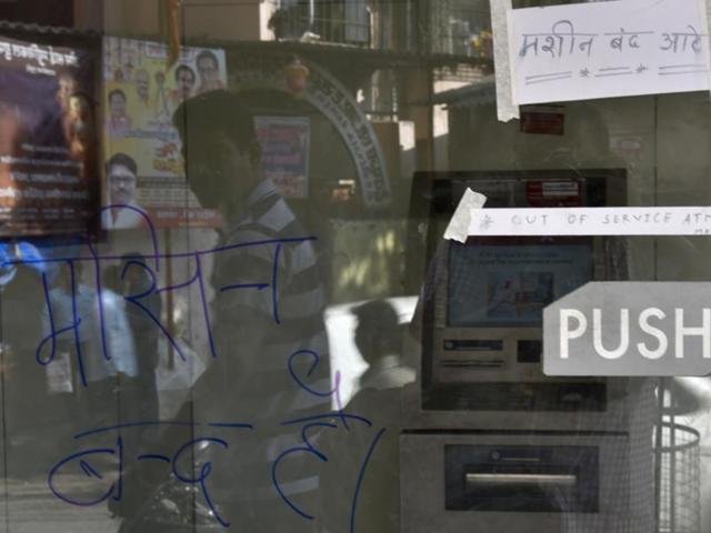 A closed ATM kiosk in Ghatkopar (E) . ATMs were supposed to be functional from Friday.  (Arijit Sen/HT PHOTO) 