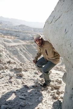 The faint-hearted might find the violence a tad excessive. But from its opening scene to its final frames, Desierto is mesmerising. The faint-hearted might find the violence a tad excessive. But from its opening scene to its final frames, Desierto is mesmerising.