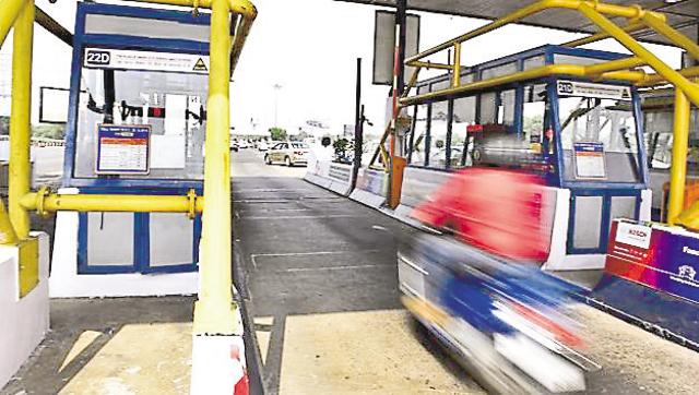 The Supreme Court on Monday refused to stay the Allahabad HC order that made the DND Flyway toll-free. (HT File) The Supreme Court on Monday refused to stay the Allahabad HC order that made the DND Flyway toll-free. (HT File)