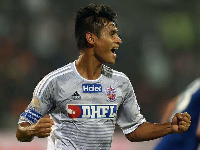 Eugeneson Lyngdoh scores late as FC Pune City defeat Mumbai City FC in ISL 2016 Football News Hindustan Times