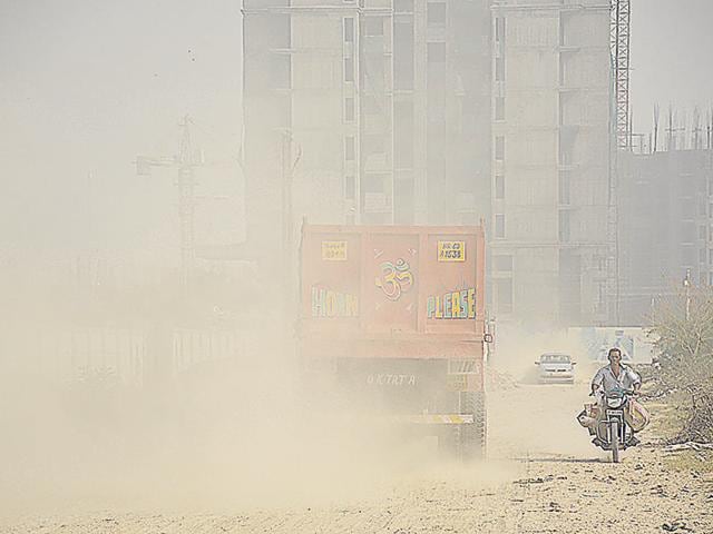 Pollution levels in Ghaziabad remain severe, despite advisories issued by authorities. (Sakib Ali/HT Photo) Pollution levels in Ghaziabad remain severe, despite advisories issued by authorities. (Sakib Ali/HT Photo)