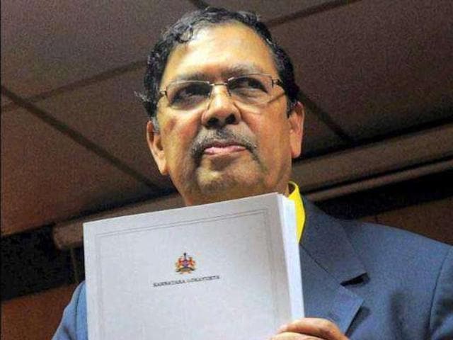 A key figure in the Anna Hazare-led India Against Corruption movement, Santosh Hegde said it would be a ‘very good ide’ to ban cash donations to political parties. (HT FIle) A key figure in the Anna Hazare-led India Against Corruption movement, Santosh Hegde said it would be a ‘very good ide’ to ban cash donations to political parties. (HT FIle)
