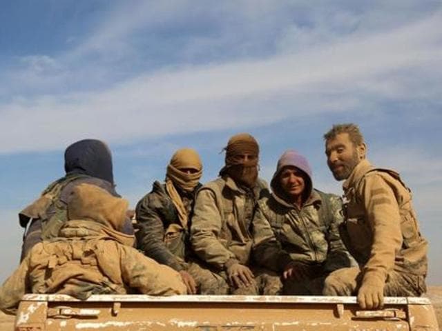 A Syrian Kurdish-led force fighting the Islamic State group north of the country is on the verge of surrounding a wide area north of the IS stronghold of Raqqa. (REUTERS Photo) A Syrian Kurdish-led force fighting the Islamic State group north of the country is on the verge of surrounding a wide area north of the IS stronghold of Raqqa. (REUTERS Photo)