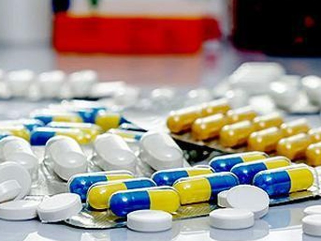 Doctors who are running private clinics or laboratories are also not accepting the scrapped currency notes due to which the patients are bound to suffer. (HT Representative Image) Doctors who are running private clinics or laboratories are also not accepting the scrapped currency notes due to which the patients are bound to suffer. (HT Representative Image)