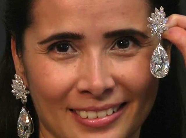 <p>Drop earrings featuring pear-shaped diamonds have gone on display in Geneva. That's ahead of an auction next week where it's expected to fetch up to Rs. 200 crores. &ldquo;It is extremely rare to find this kind of quality with stones or diamond when you know that in all the world production, less than one percent of diamonds will be of color D, which is the most beautiful color for diamonds.&rdquo; The set will form part of what Christie's calls the 'Magnificent Jewels' sale. They'll also be sold alongside a fancy vivid pink pear-shaped diamond ring. The sale takes place on November 15.</p>