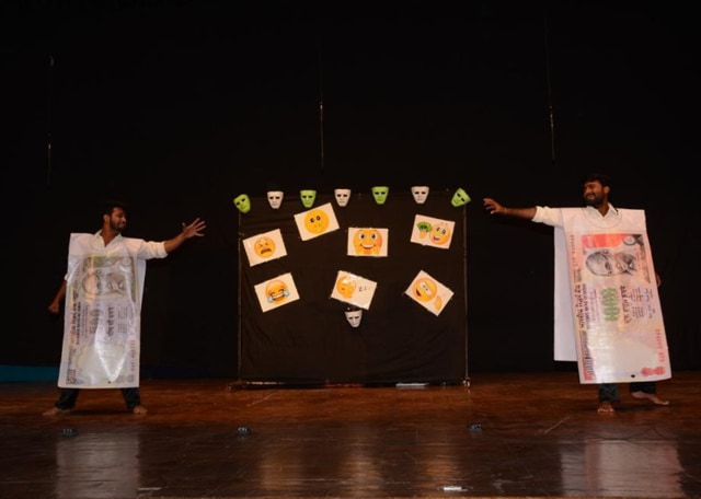 Participants perform a skit on the third and final day of inter-university State Youth Festival-2016 organised at Devi Ahilya Vishwavidyalaya in Indore on Friday.(Shankar Mourya/HT Photo)