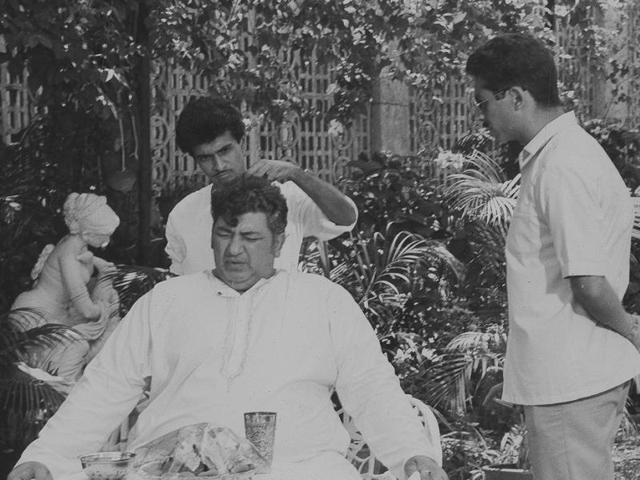 November 12 marks the birthday of legendary Bollywood actor Amjad Khan. For his many fans , we bring you some of his rarest pictures from the HT archives. This one is from 20 June 1988 where with him and Naseeruddin Shah in a scene from The Perfect Murder. (HT Photo)
