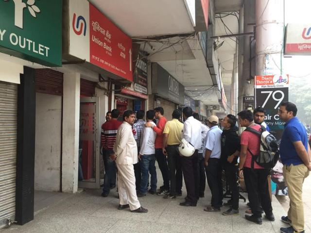 A queue outside Union Bank’s ATM in Sector 14. (Parveen Kumar/HT Photo) A queue outside Union Bank’s ATM in Sector 14. (Parveen Kumar/HT Photo)