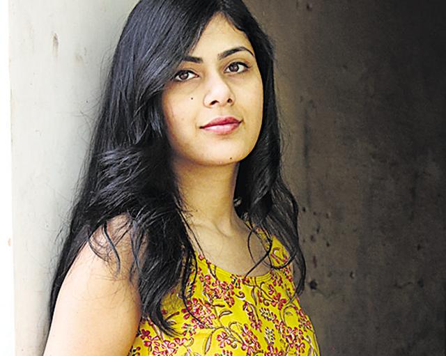 Author Nikita Singh, who has written nine romantic novels feels that people are prejudiced against good-looking authors. Singh says she wants to get better at her craft to battle such stereotypes.(Prabhas Roy/HT)