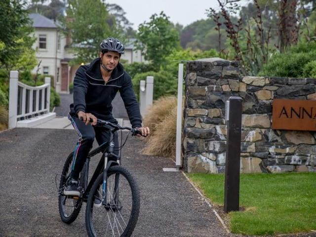 Sidharth, who is exploring various landscapes in New Zealand, visited Annandale- a luxurious rural villa collection- and looked dapper as always against a picturesque background. 