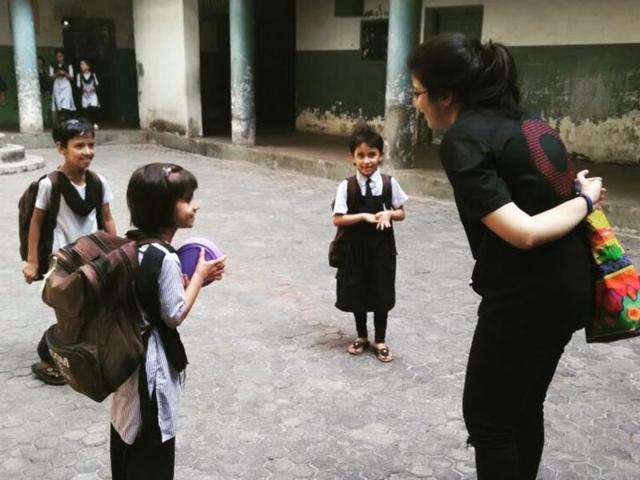 A college student interacts with students of a civic school during the study visit. The students inspected classrooms, laboratories and toilets and, on Saturday, submitted a report of their findings to the BMC. (Global Citizen) A college student interacts with students of a civic school during the study visit. The students inspected classrooms, laboratories and toilets and, on Saturday, submitted a report of their findings to the BMC. (Global Citizen)