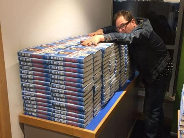 Carr, 41, is getting married to boyfriend Paul Drayton soon. (Photo: Twitter/@AlanCarr)