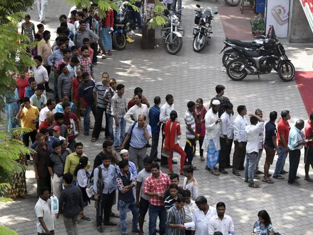 It was a Sunday at the bank for many people at Sion.(Kunal Patil)