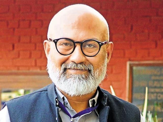 Author Akshaya Mukul during Chandigarh Literature Festival 2016 at Chandigarh club in Chandigarh on Saturday.(Anil Dayal/Hindustan Times) Author Akshaya Mukul during Chandigarh Literature Festival 2016 at Chandigarh club in Chandigarh on Saturday.(Anil Dayal/Hindustan Times)