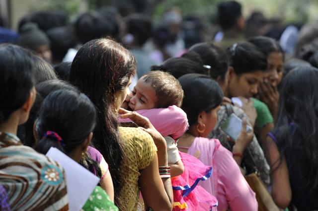 Noida residents had to wait for hours at banks and ATMs for getting their currency exchanged. (Sunil Ghosh/HT Photo) Noida residents had to wait for hours at banks and ATMs for getting their currency exchanged. (Sunil Ghosh/HT Photo)