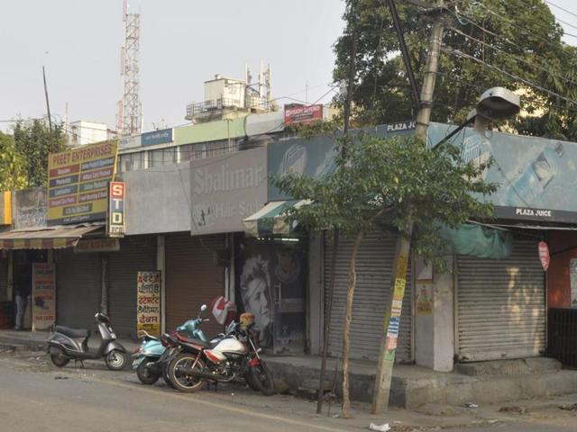 The civic body is yet to take action against 12 illegally constructed shops, at Congress Bhawan in Jalandhar.(SIKANDER S CHOPRA/HT)