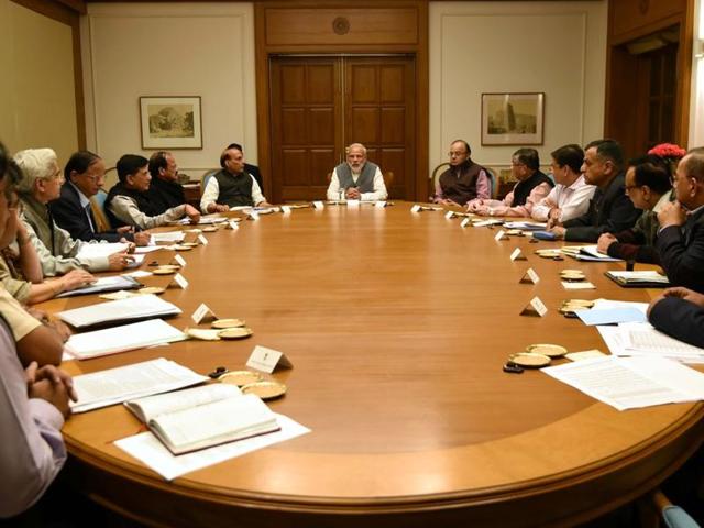PM Narendra Modi chairs meeting on demonetisation.(Photo credit: @PIB_India)