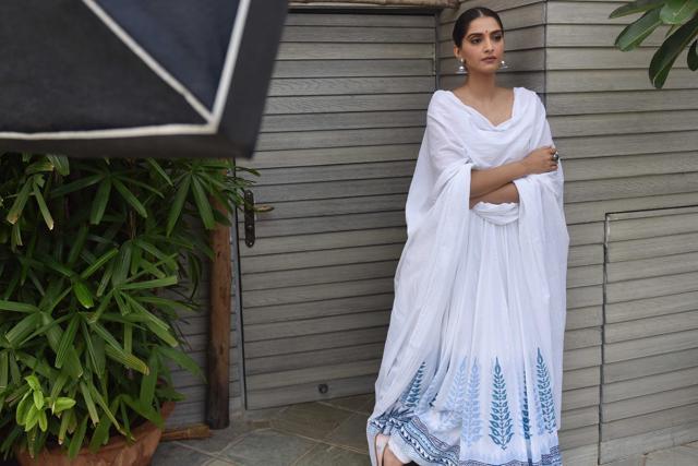 Sonam Kapoor says she considers fashion an art, and thinks of fashion designers as artists. (HT Photo)