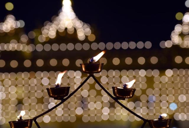 At the Golden Temple on Guru Nanak Jayanti, in Amritsar on Monday. (Gurpreet Singh/HT Photo)