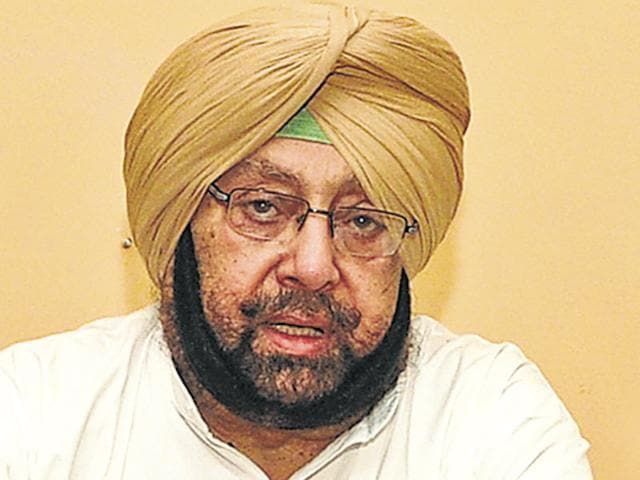 Capt. Amarinder Singh also asked Akali Dal to resign from the assembly and call for early elections in the state.(HT Photo)