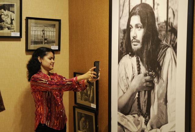 A young woman takes a selfie at the exhibition. (Samir Jana/HT Photo ) A young woman takes a selfie at the exhibition. (Samir Jana/HT Photo )