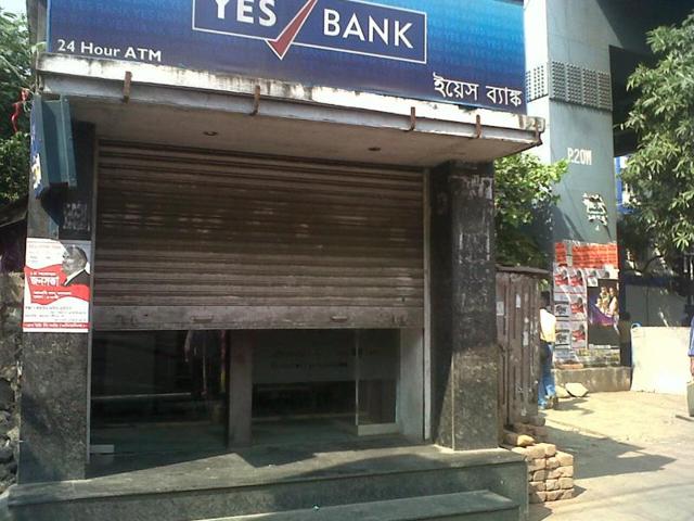However, the sudden change left citizens scrambling to exchange their money for lower denominations and the newly introduced Rs 2,000 note. (Ashok Nath Dey /HT Photo) However, the sudden change left citizens scrambling to exchange their money for lower denominations and the newly introduced Rs 2,000 note. (Ashok Nath Dey /HT Photo)