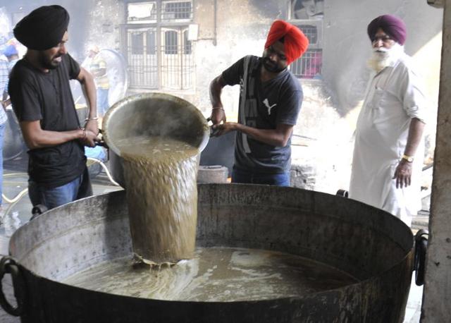 Dal being prepared for langar at Gurdwara Nada Sahib in Panchkula on Monday. (Sant Arora/HT Photo)