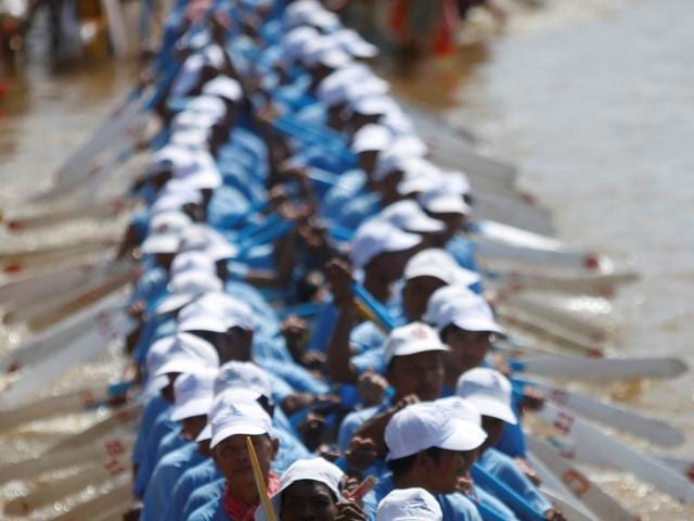 The three-day festival, which started on Sunday, commemorates the kingdom's ancestral naval warriors. Which Indian festival are you reminded of, looking at these Cambodian rowers? (Reuters) The three-day festival, which started on Sunday, commemorates the kingdom's ancestral naval warriors. Which Indian festival are you reminded of, looking at these Cambodian rowers? (Reuters)