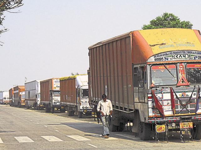 According to the Noida Transporters Sanyukt Morcha, a body of transport agencies, an amount of ₹15,000-₹20,000 is required as daily expenses for running a vehicle. (HT) According to the Noida Transporters Sanyukt Morcha, a body of transport agencies, an amount of ₹15,000-₹20,000 is required as daily expenses for running a vehicle. (HT)