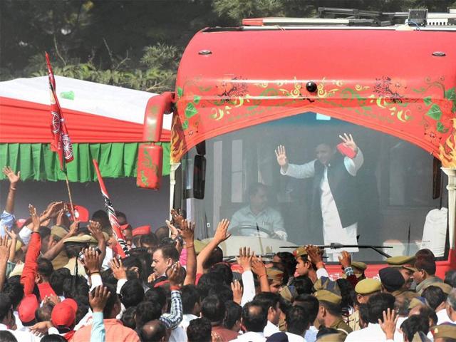 The second phase of chief minister Akhilesh Yadav’s ‘Vikas se Vijay Rath Yatra’ was scheduled to start from Jhansi on Monday. but the Samajwadi Party is now reworking the dates for the second leg of the ‘yatra’ in Bundelkhand region of UP.(REUTERS) The second phase of chief minister Akhilesh Yadav’s ‘Vikas se Vijay Rath Yatra’ was scheduled to start from Jhansi on Monday. but the Samajwadi Party is now reworking the dates for the second leg of the ‘yatra’ in Bundelkhand region of UP.(REUTERS)