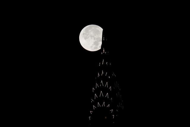 The supermoon sets behind the Chrysler Building in New York City. (REUTERS) The supermoon sets behind the Chrysler Building in New York City. (REUTERS)