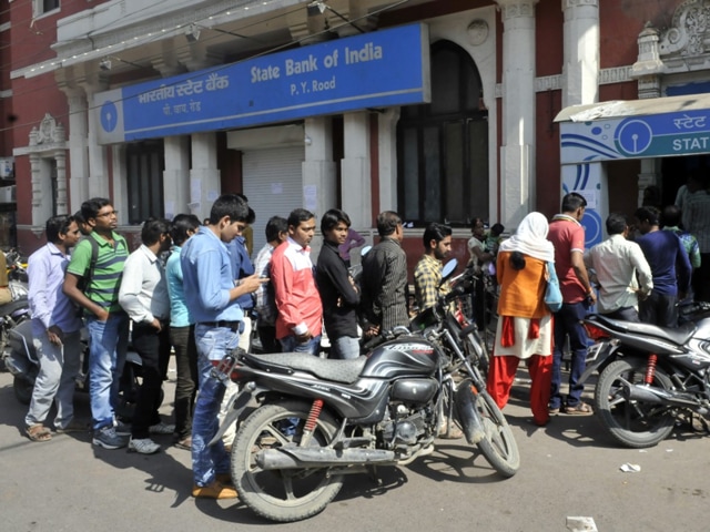 People wanting to withdraw cash for daily use had to face long queues at the ATMs.(Shankar Mourya/HT photo)