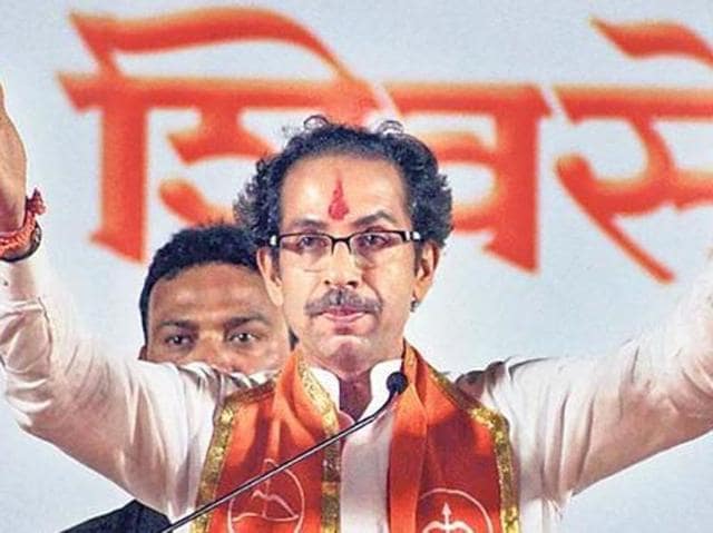 One of Shiv Sena’s main demands is that the government should allow district cooperative banks to accept old decommissioned Rs 500 and Rs 1,000 notes for new currency (Hindustan Times) One of Shiv Sena’s main demands is that the government should allow district cooperative banks to accept old decommissioned Rs 500 and Rs 1,000 notes for new currency (Hindustan Times)