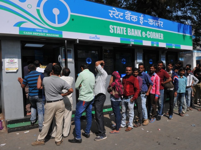 Officials reckoned the low turn-out at public grievance hearing at Balaghat district collectorate on Tuesday was because most people were standing in queues in front of the banks or ATMs.(HT file)