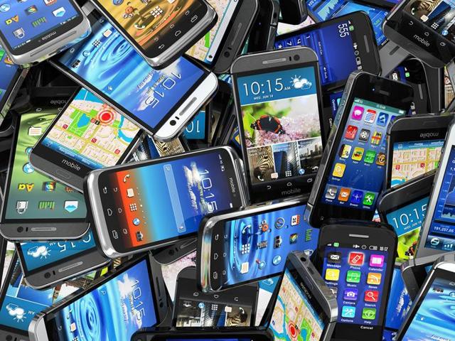 The smartphone market in India crossed the 30 million unit shipments milestone for the first time ever in a quarter in third quarter of 2016 maintaining its healthy traction with 11 percent year-on-year growth as Samsung leads in terms of marketshare, a report by IDC showed.