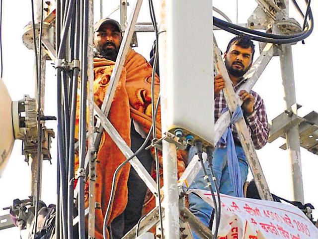 The protesting youths in Sector 3, Chandigarh.(HT Photo)