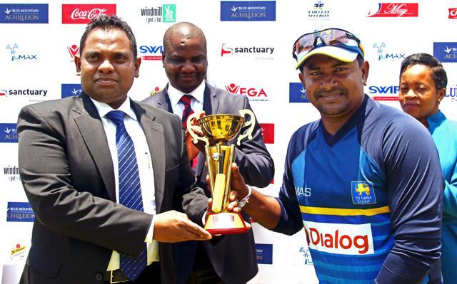 Sri Lanka's captain Rangana Herath (R) receives the series trophy after winning Test series between Sri Lanka and Zimbabwe. (AFP Photo) Sri Lanka's captain Rangana Herath (R) receives the series trophy after winning Test series between Sri Lanka and Zimbabwe. (AFP Photo)