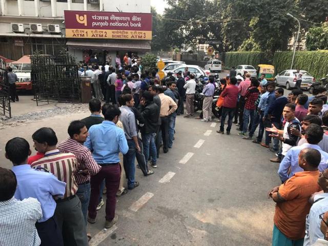 People stand in a long queue outside the Punjab National Bank ATM in New Delhi.(Ravi Choudhary/HT Photo)