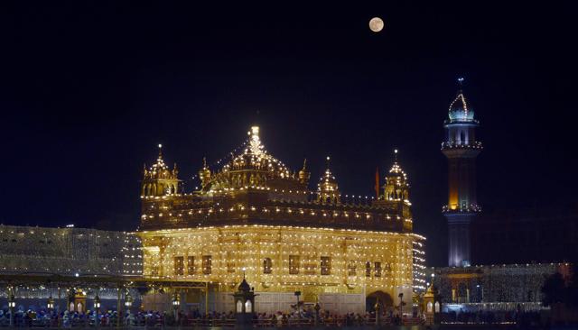 A view of Super moon appeared in a back of the illuminated Golden Temple on the occasion of the 547th Birth Anniversary of Guru Nanak Dev Ji in Amritsar. (Gurpreet Singh/HT Photo) A view of Super moon appeared in a back of the illuminated Golden Temple on the occasion of the 547th Birth Anniversary of Guru Nanak Dev Ji in Amritsar. (Gurpreet Singh/HT Photo)