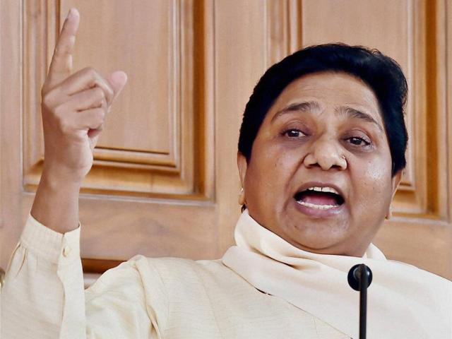 BSP chief Mayawati addresses a press conference in Lucknow on November 14.(PTI)