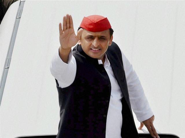 Uttar Pradesh chief minister Akhilesh Yadav waves at a crowd during a rally in Lucknow. (PTI) Uttar Pradesh chief minister Akhilesh Yadav waves at a crowd during a rally in Lucknow. (PTI)