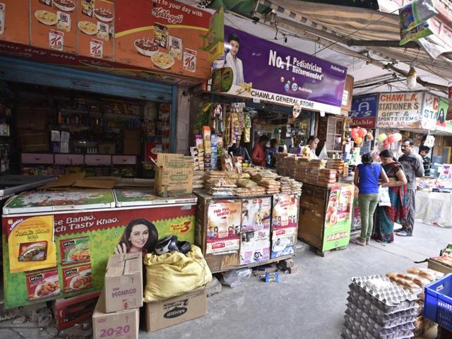 A grocery shop at the DDA Market of Mayur Vihar in New Delhi on Monday.(Arun Sharma/HT PHOTO)