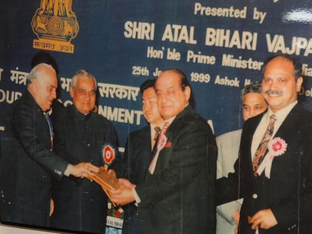 PL Lamba receives the award along with Noel D’Souza (Photo courtesy: Gaylord) PL Lamba receives the award along with Noel D’Souza (Photo courtesy: Gaylord)