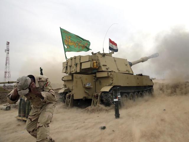 An Iraqi special forces soldier looks at a part of Mosul controlled by Islamic State fighters in Iraq. (Reuters Photo) An Iraqi special forces soldier looks at a part of Mosul controlled by Islamic State fighters in Iraq. (Reuters Photo)