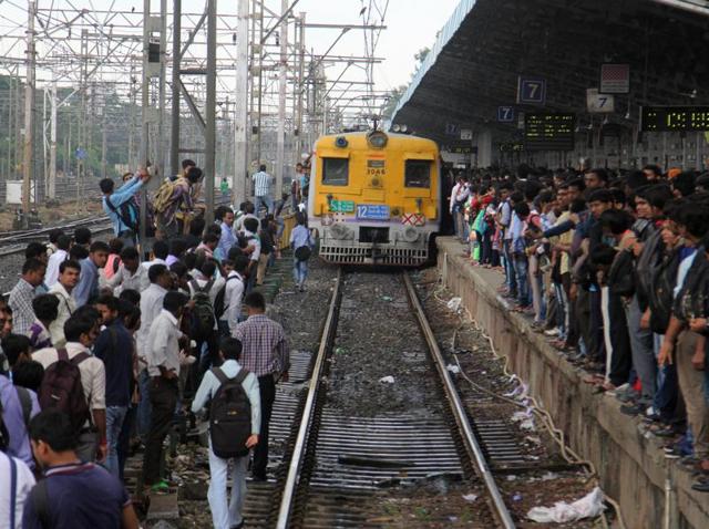 The railway police stated that there are many other reasons apart from rise in number of passengers behind railway accidental deaths.(HT File Photo)