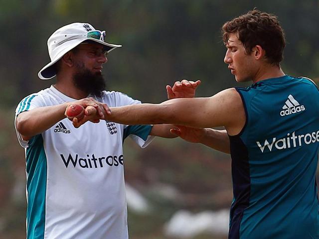 England's Zafar Ansari gets tips from former Pakistan ace spinner Saqlain Mushtaq. Ansari posed problems to the India batsmen in the drawn Rajkot Test. (REUTERS)