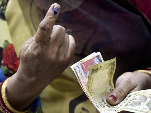 The Narendra Modi bhakt brigade urged the rest of us to develop short-term amnesia about the pain of the demonetisation with thoughts of brave soldiers at the country’s borders. (Arijit Sen/HT PHOTO) The Narendra Modi bhakt brigade urged the rest of us to develop short-term amnesia about the pain of the demonetisation with thoughts of brave soldiers at the country’s borders. (Arijit Sen/HT PHOTO)