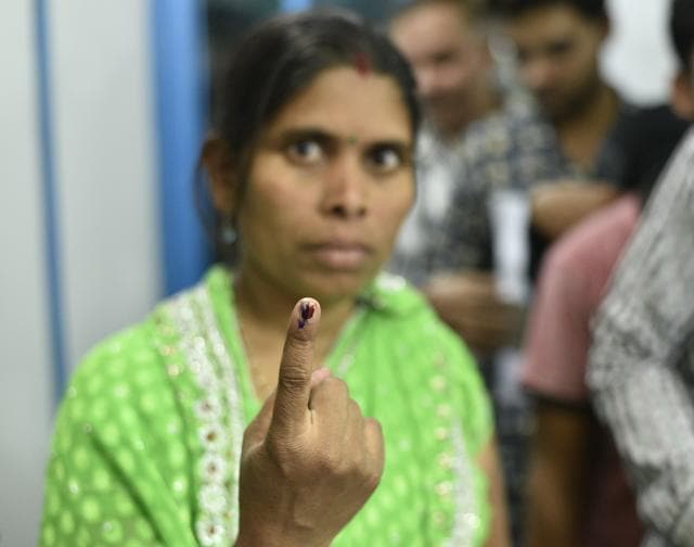 A woman shows her inked finger after exchanging 500 and 1000-rupee notes in New Delhi on Wednesday. (Ravi Choudhary/HT Photo) A woman shows her inked finger after exchanging 500 and 1000-rupee notes in New Delhi on Wednesday. (Ravi Choudhary/HT Photo)