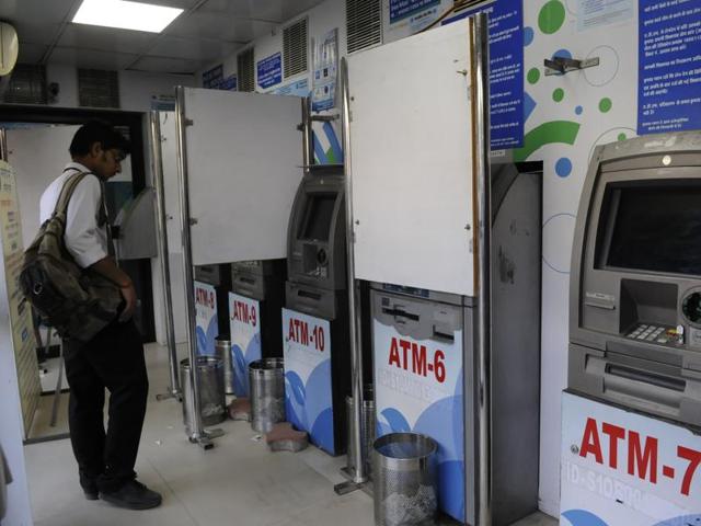 Customers waiting for their turn sitting on chairs at SBI main branch in Bhopal on Tuesday. (Mujeeb Faruqui/HT photo) Customers waiting for their turn sitting on chairs at SBI main branch in Bhopal on Tuesday. (Mujeeb Faruqui/HT photo)